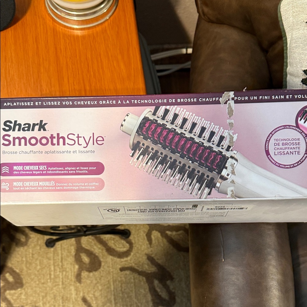 Shark SmoothStyle Hair Styling Brush - White and Pink